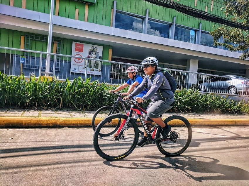 Día de la Tierra flexible: desafía el compromiso en acción.